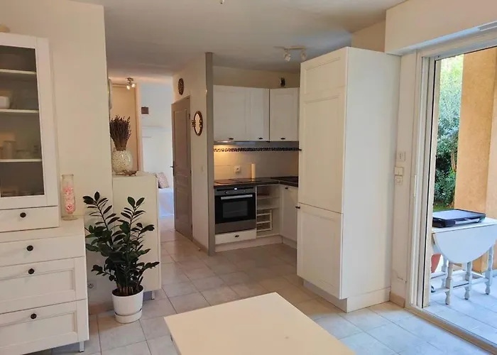 Garden Studio 150 M From The Beach